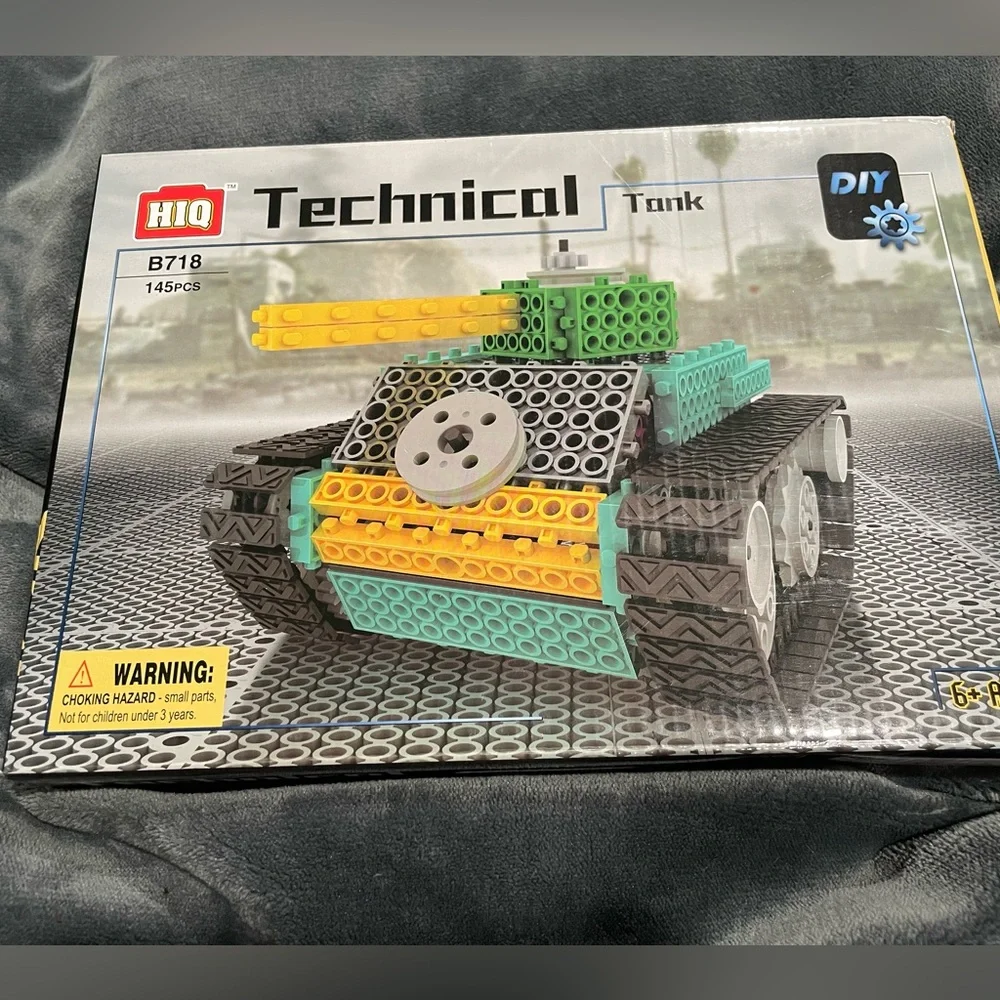 PACKGOUT STEM‎ toy- Tank with remote